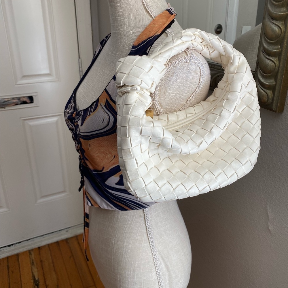 Chic White Woven Shoulder Bag